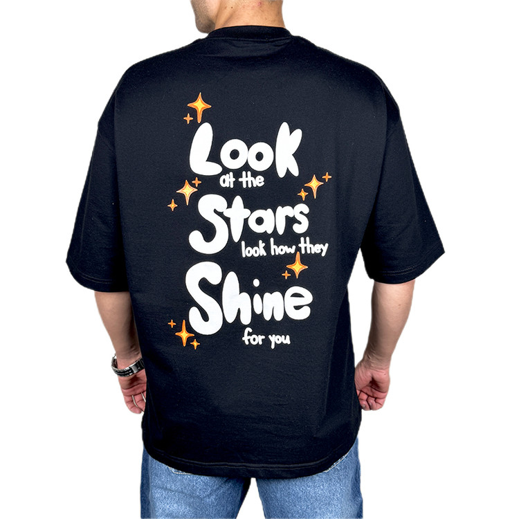 خرید تیشرت مردانه مشکی طرح Look at the Stars | استایل استریت و چاپ گرافیکی خاص